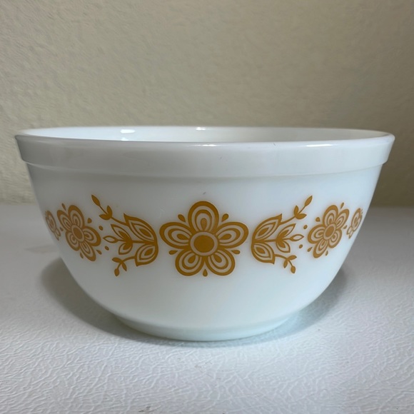 Pyrex Other - Pyrex Vintage Butterfly Gold 1 1/2 Quart Bowl. Very Gold Condition. 1 1/2 Quart.